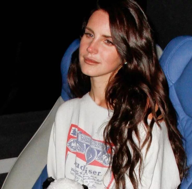 Lana del Rey llega con tres adelantos de su próximo disco "Blue Banisters"