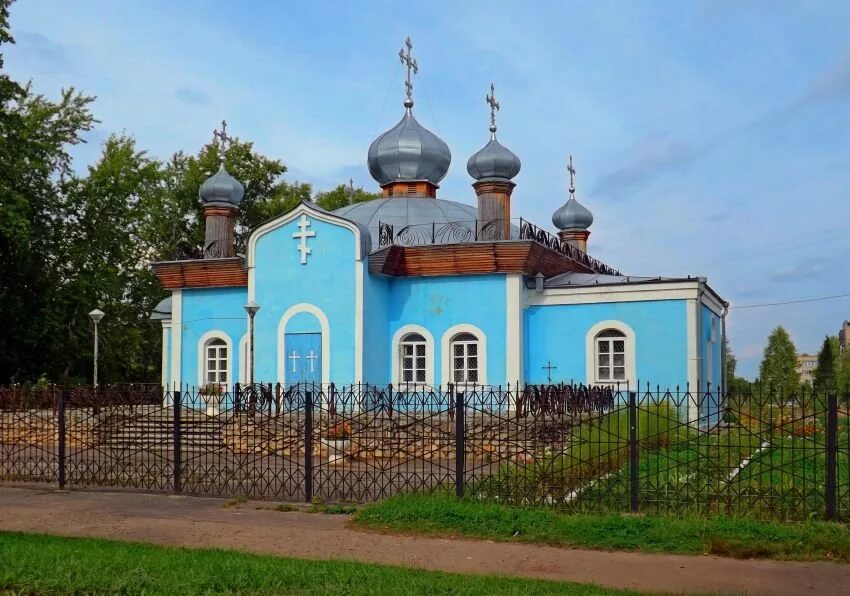 Поселки в кировском районе. Поселок Восточный Омутнинский район. Пгт Восточный Омутнинского района Кировской области. Поселок Восточный Кировская область. Церковь Покрова Пресвятой Богородицы Омутнинск.