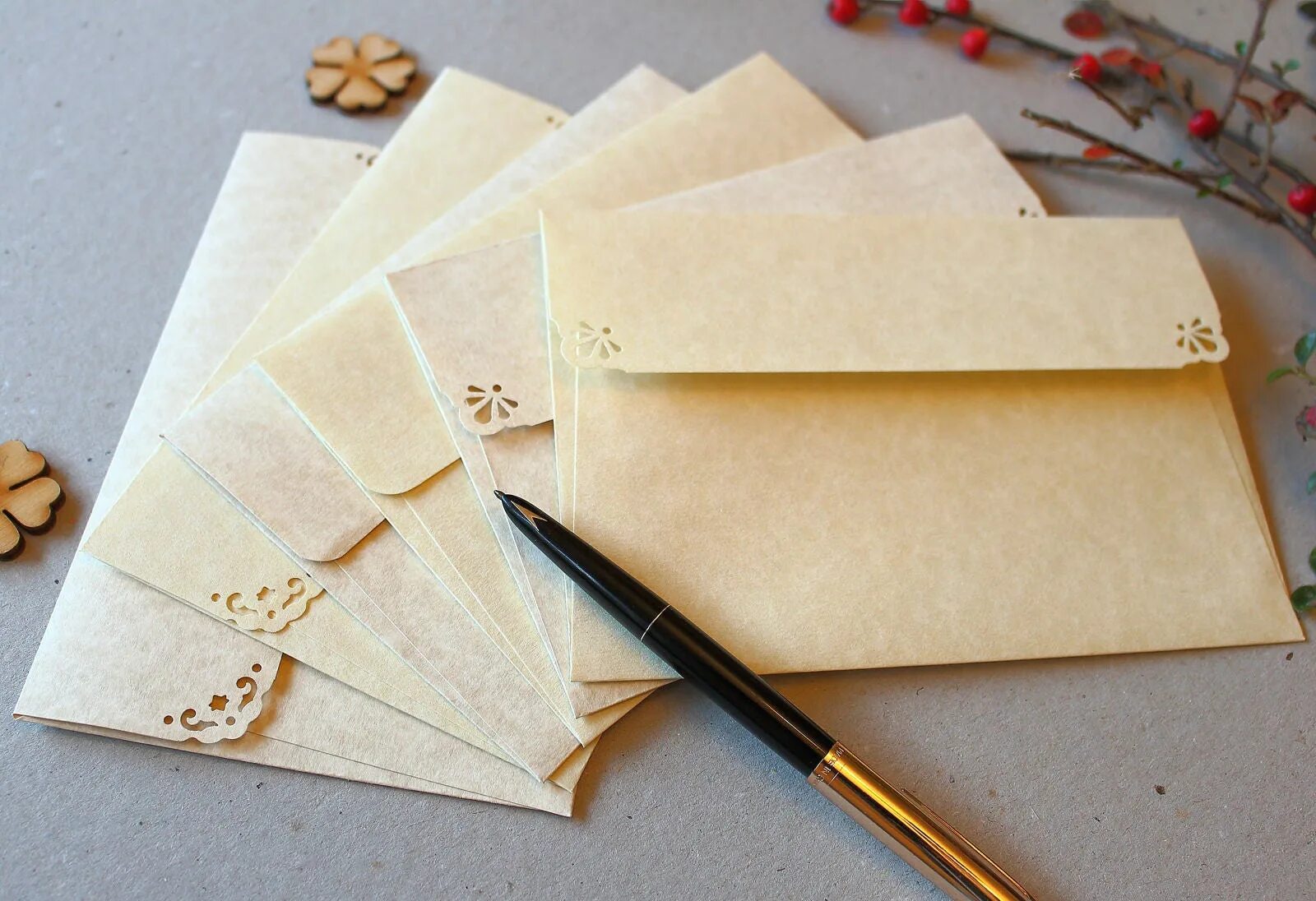 конвертик из пергамента. бумага для конвертов. конверт из крафт бумаги. креативные конверты. конверты из прозрачной бумаги.