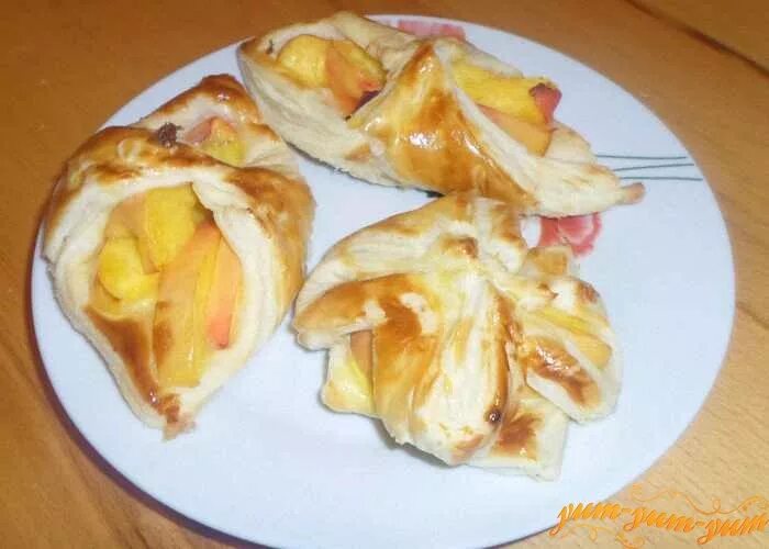 конвертики с ананасом. яблоки в слоеном тесте. конвертики с ананасом. слойка с ананасом из слоеного теста. конвертики с ананасом.