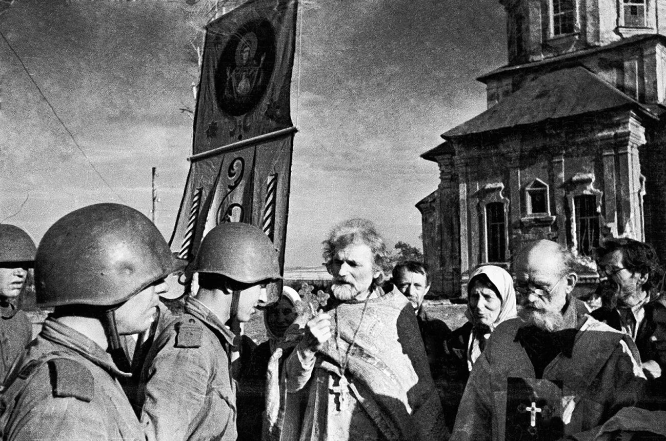 Священники в годы ВОВ 1941-1945. Священники в Великой Отечественной войне. Церковь во время Великой Отечественной войны. Священники на фронте Великой Отечественной войны. Благословить победу