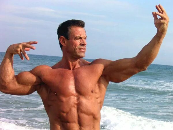 Luiggi tops dario. Мужчина 45 лет. Alain fouduron. Daddy suit. Alain aprahamian.