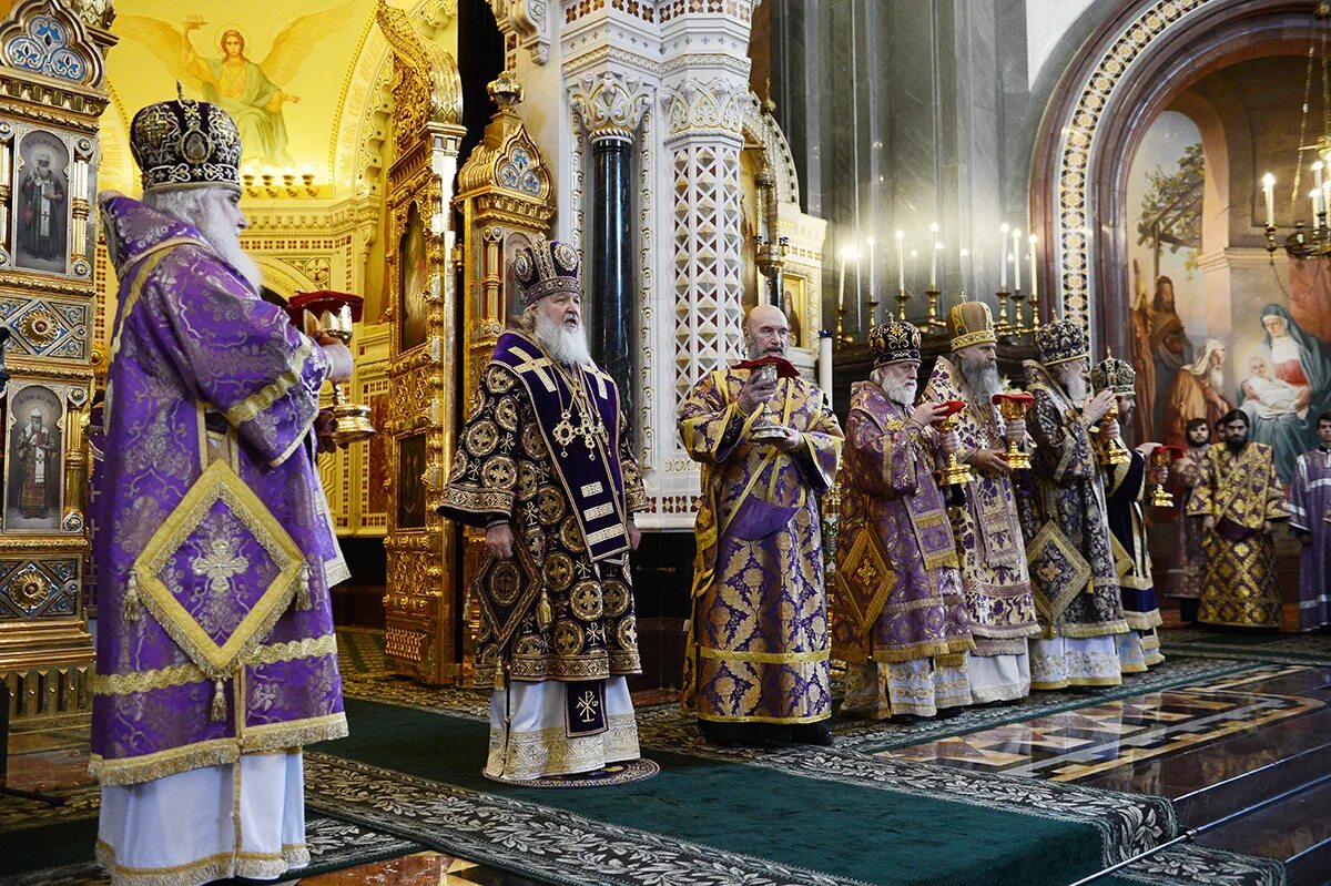 Чины в церкви в великий четверг. Начало литургии. Молебен о здравии. Чем отличается молебен от литургии. Чем отличается молебен от литургии.