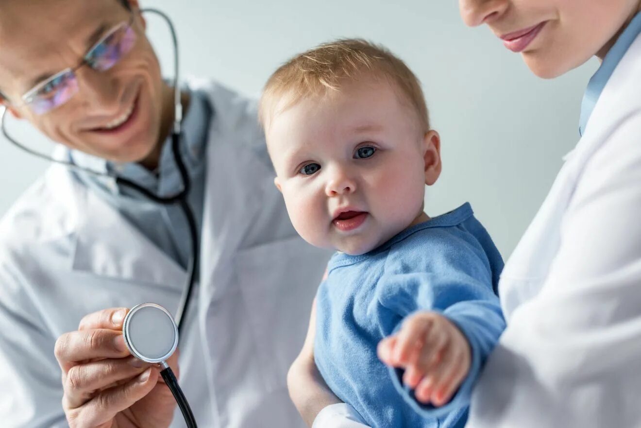 Baby clinic. Медицинская сестра и ребенок. Baby clinic. Педиатр и ребенок. Педиатрия.