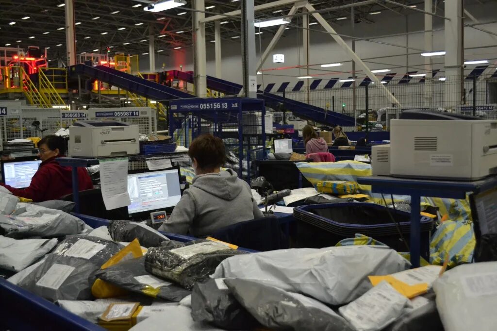 работник склада. комплектовщик озон. этм уфа сотрудники. работник склада. кладовщик-комплектовщик.