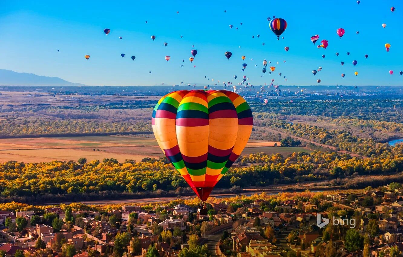 Позитивные картинки новые. Фестиваль воздушных шаров Альбукерке 2020. Воздушные шары в небе. Снимки с воздушного шара. Воздушные шары летать.