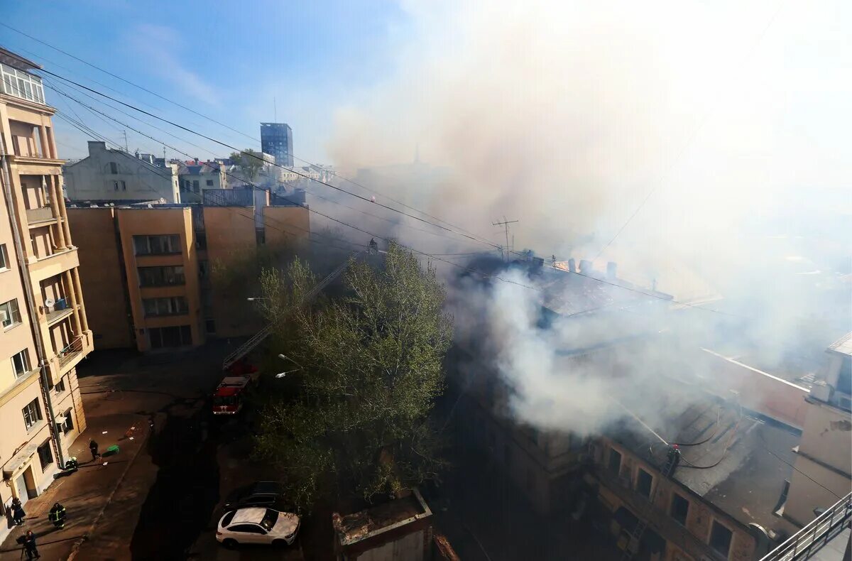 Пожар ленинский проспект. Пожар на тверской улице. Пожар на северо востоке москвы сейчас. Пожар домов в москве сегодня. Пожар ленинский проспект 99.