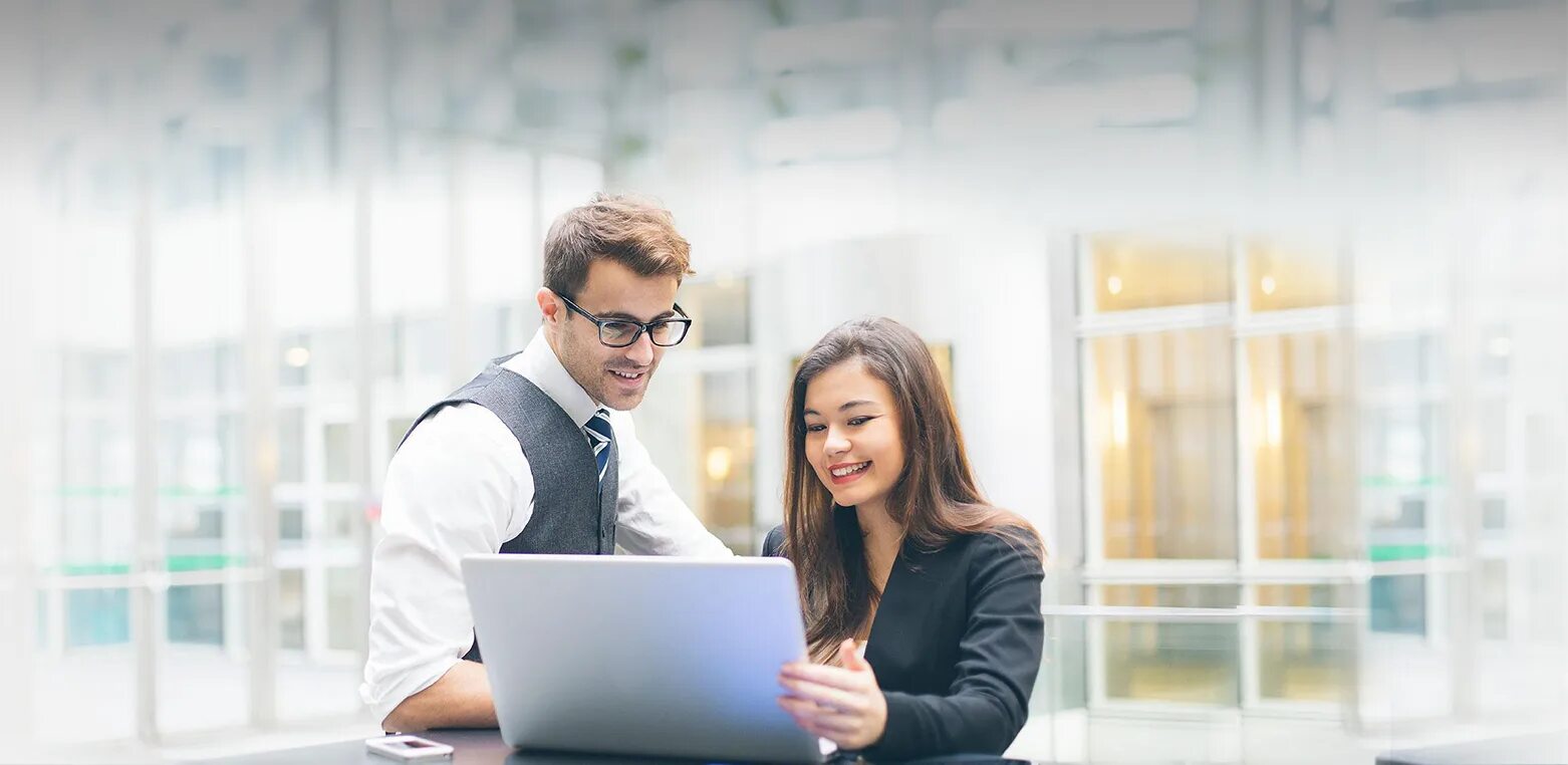 Люди на совещании. Человек обучает. Обучение образование карьера. Образование и карьера презентация. Психологический тренинг для женщин.