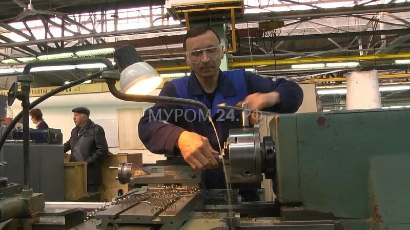 фрезеровщик юмор. намотало на токарный станок. фрезеровщик пальцы. четыре пальца. фрезеровщик пальцы.