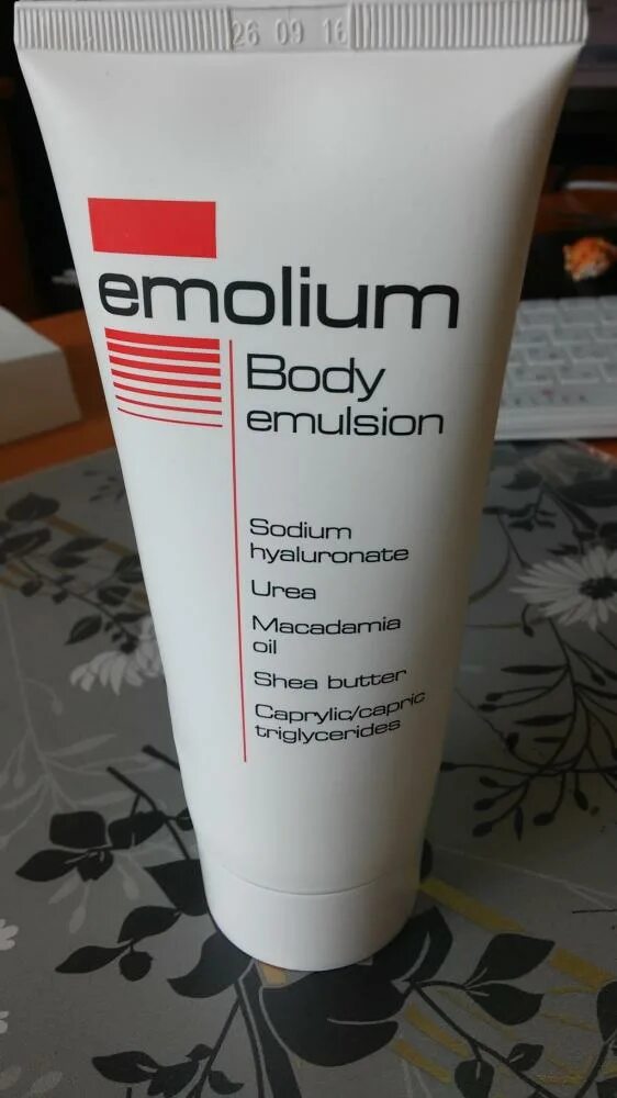 Эмолиум эмульсия 200мл. Эмолиум эмульсия д/тела 200м. Эмолиум крем эмульсия для тела. Эмолиум эмульсия для сухой кожи тела.