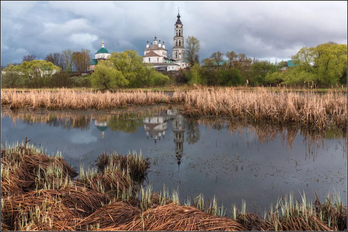 Погода лежнево ивановской неделю. Лежнево река Ухтохма. Поселок Лежнево Ивановской области. Церковь Казанской иконы Божией матери в Лежнево. Река Ухтохма Ивановская область.