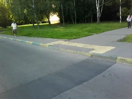 Разгрузка на тротуаре