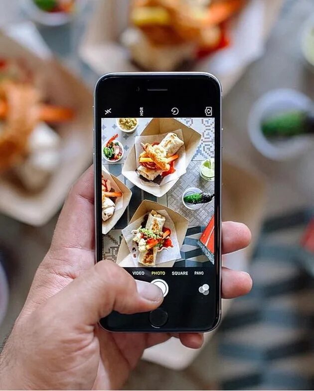 Как фоткать еду. Фотографирует еду. фоткает еду. фоткать еду. еда на айфоне.