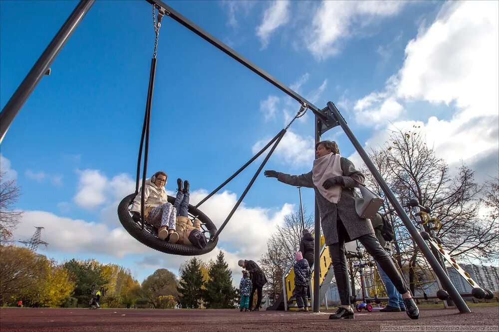 Качели городские. Парк горького качели большие. парк 850-летия москвы аттракционы. большие качели в москве в парке горького. бинекс качели гигант.