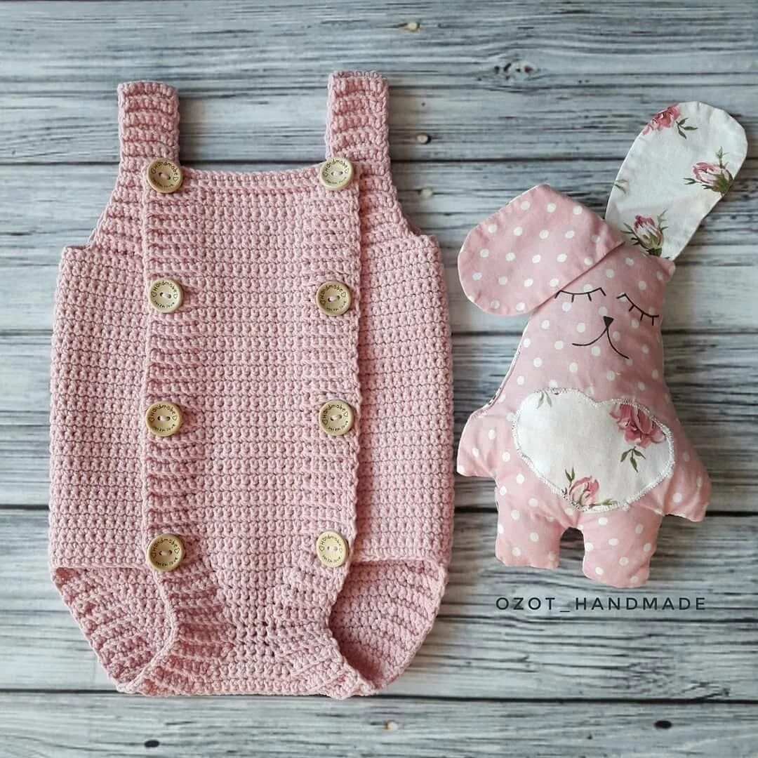 Вязаные боди крючком для малышей. Боди крючком для новорожденных. Боди крючком для новорожденных. Боди ромпер песочник вязаный. Боди спицами для новорожденных.