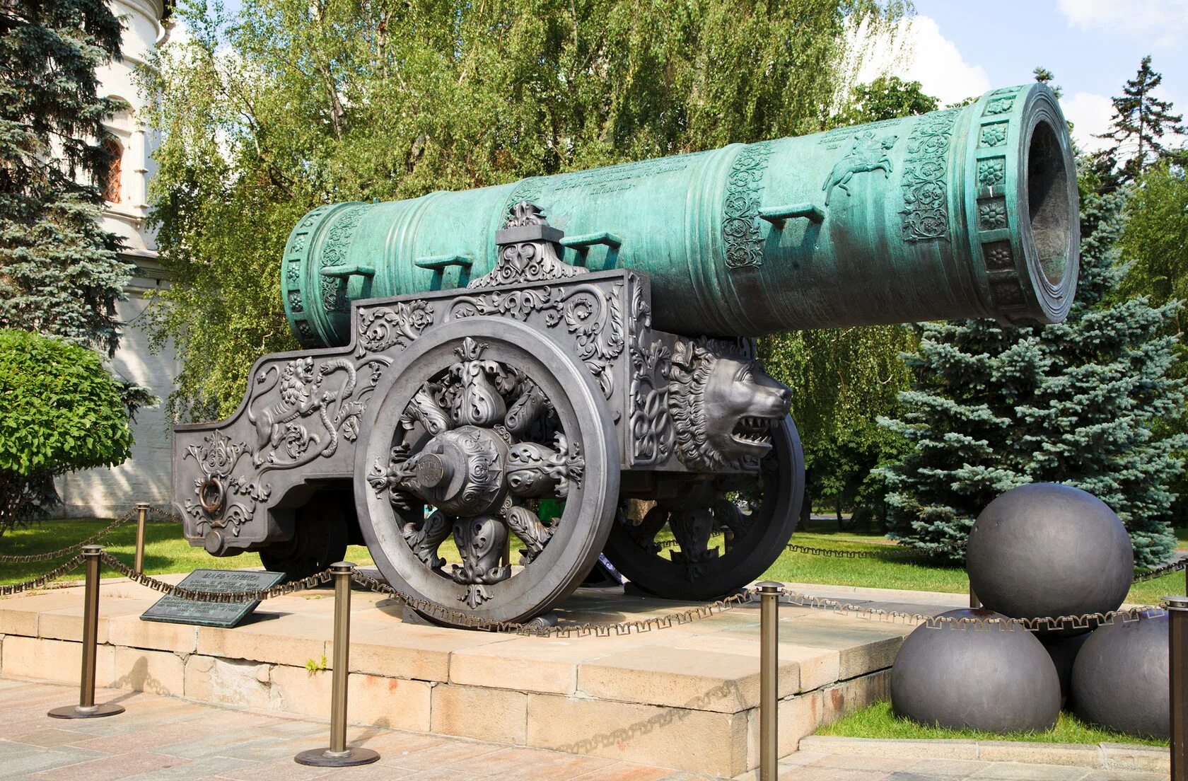 Пушка памятник культуры в каком веке. Царь-пушка Московский Кремль. Царь пушка в Москве. Царь пушка в Московском Кремле 1586. Ивановская площадь в Москве царь пушка.