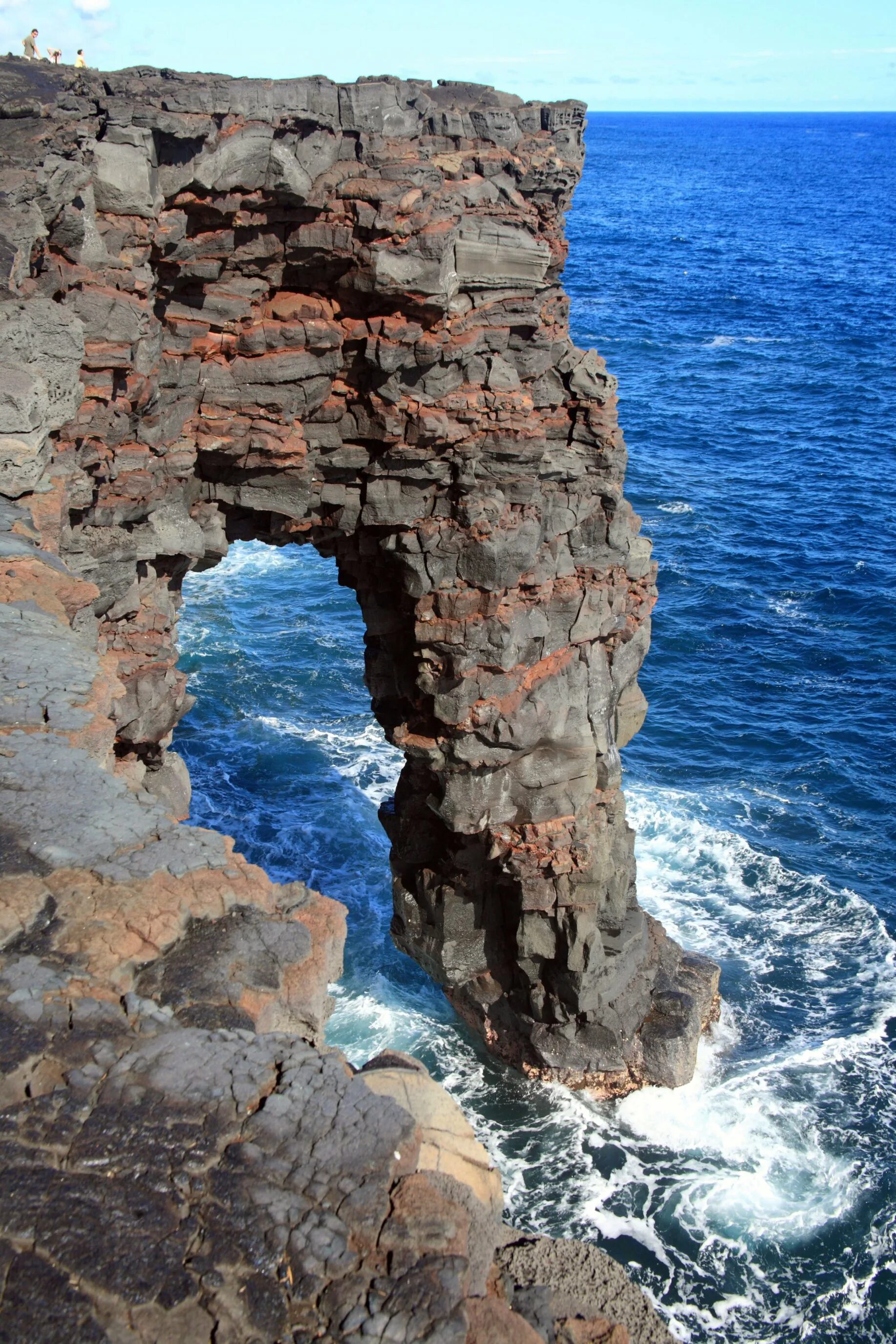 Арка море. Hōlei Sea Arch. Каменная арка в море. Арка в море разрушилась. Морская арка в бухте.