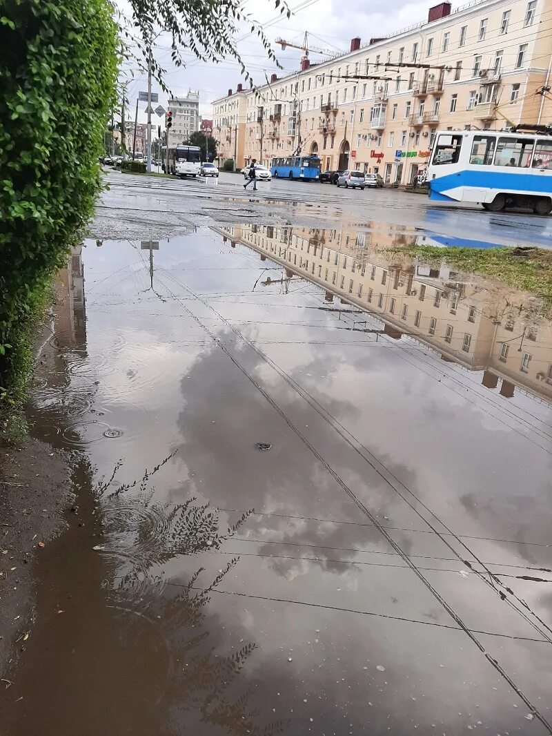 Во сколько закончится дождь сегодня. Ливень в Омске. Потоп в Омске. Омск затопление. Наводнение в городе Омске.