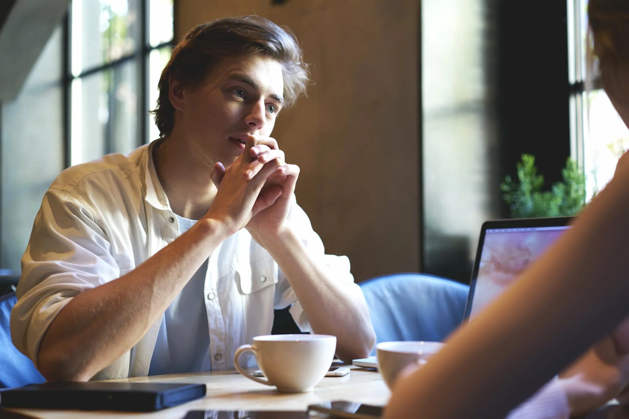 Now listen the conversation. Жестикуляция. listen carefully. мужчина в наушниках. to listen carefully.