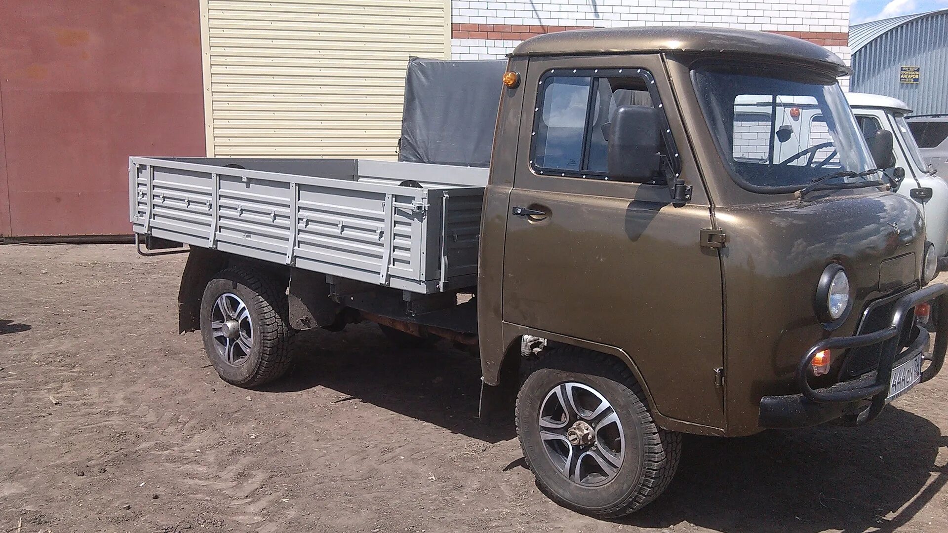 Купить уаз бортовой новый. UAZ 3303 бортовой. УАЗ головастик бортовой 3303. УАЗ бортовой новый 3303. УАЗ 462 бортовой.