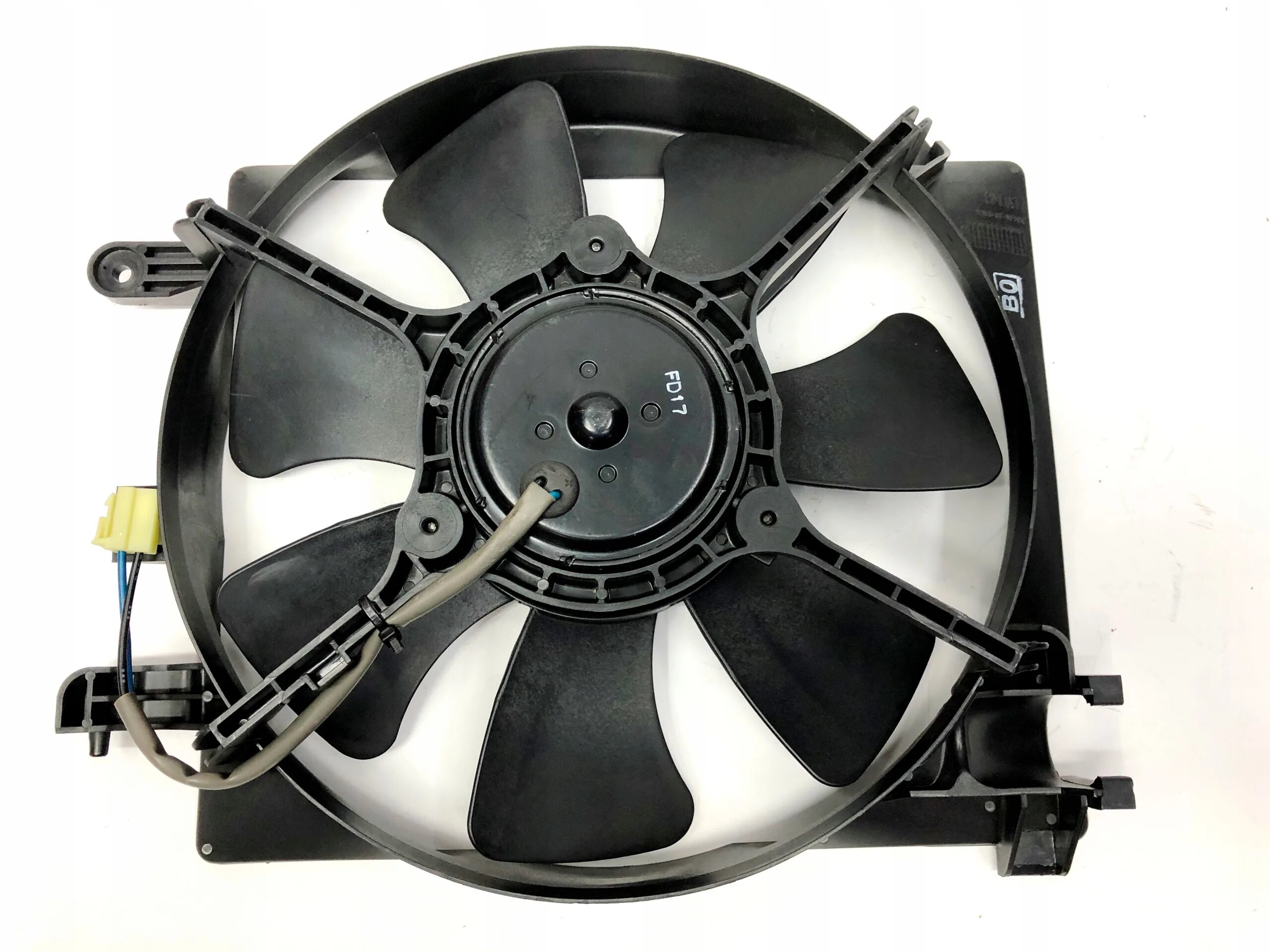 Эл вентилятор радиатора ваз 2112. Mitsubishi outlander 2011 год 3. Моторчик вентилятора охлаждения радиатора w204 2008 года. Вентилятор охлаждения радиатора ваз 2109 кзаэ. Вентилятор охолодження ваз 2110.