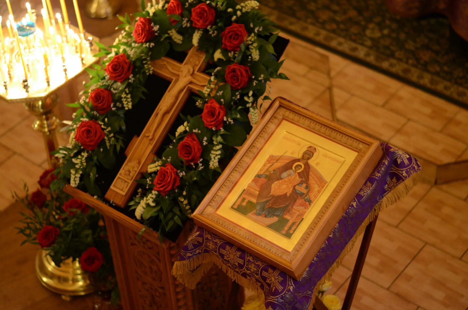 Освящено иконка. Сколько стоит освятить икону в церкви цена. Канонизация митрополита иоанна в тобольске. Икона освященная. Как освятить икону сделанную своими руками.