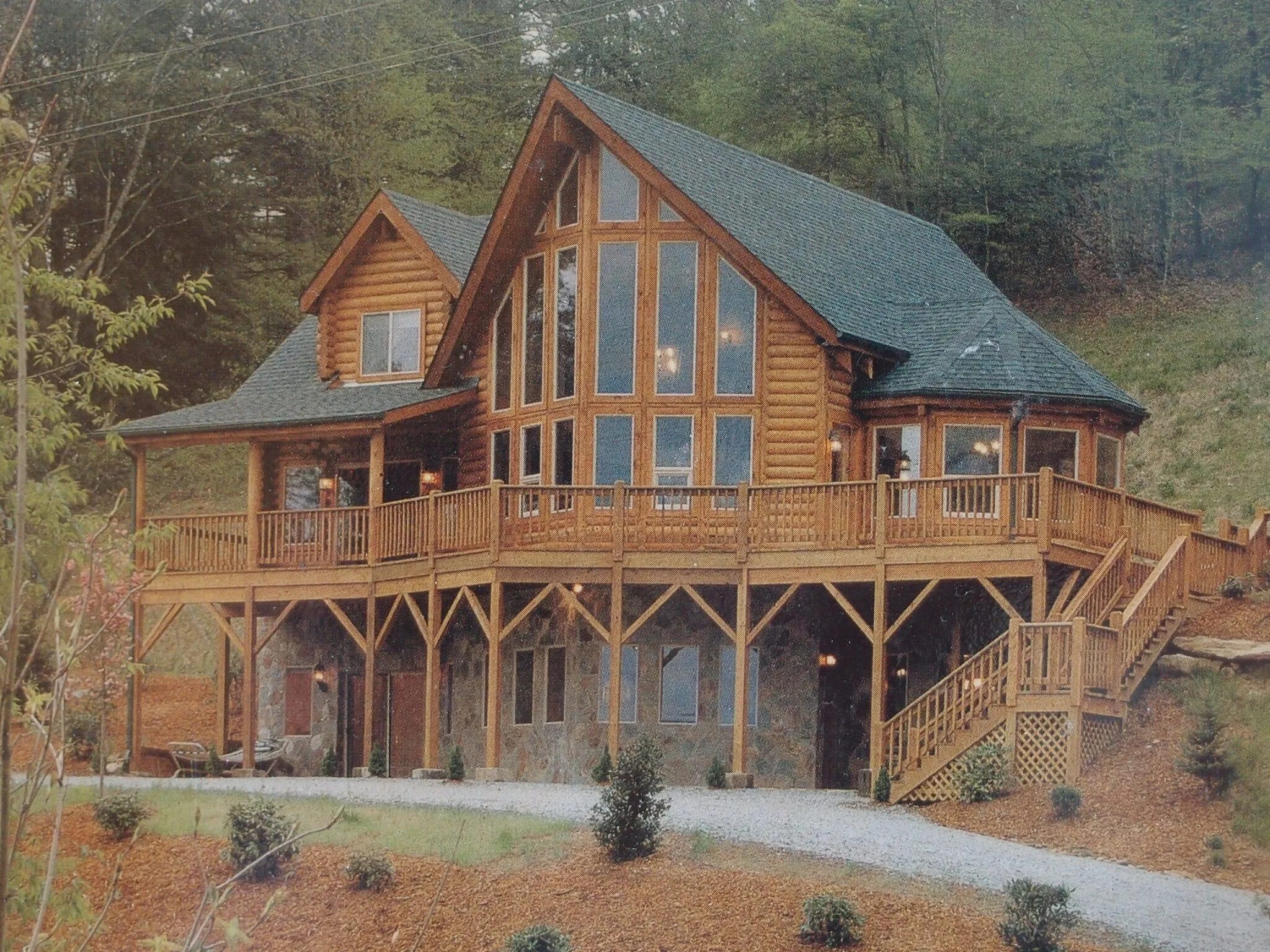 Из какого дерева строят дома. Деревянный сруб. Деревянный дом из бруса стройка. Деревянный дом. Деревянное домостроение.