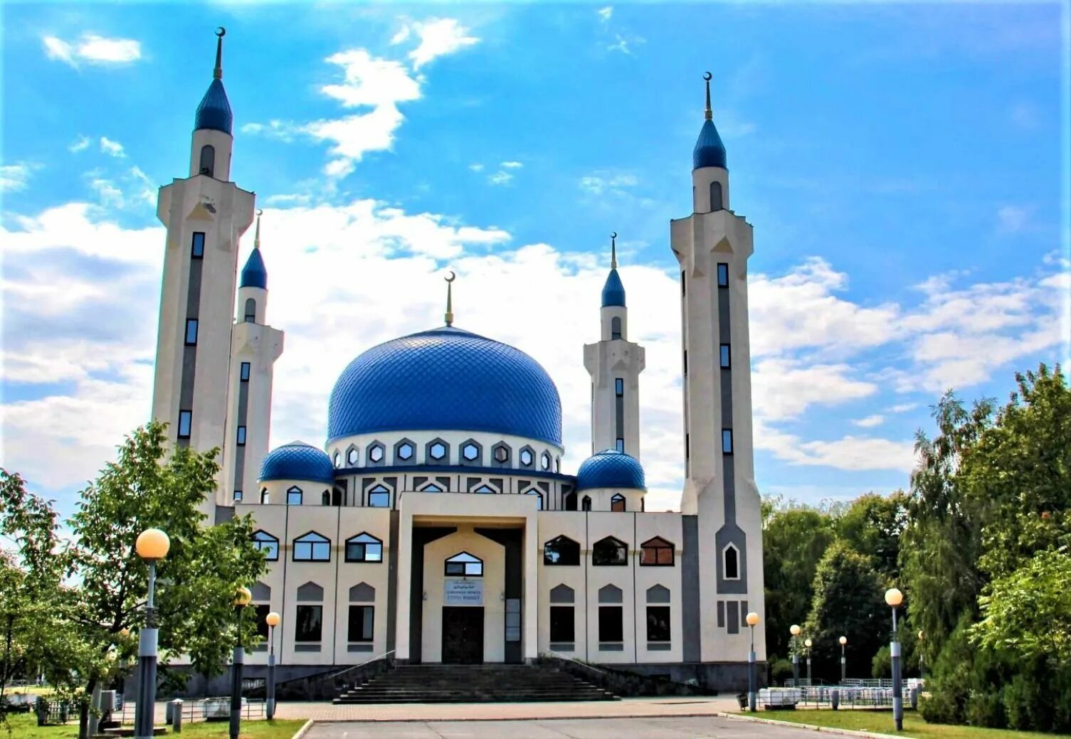 Поездка в майкоп. Соборная мечеть Майкопа. Мечеть Адыгея Майкоп. Майкоп столица Республики Адыгея. Столица Адыгеи мечеть.