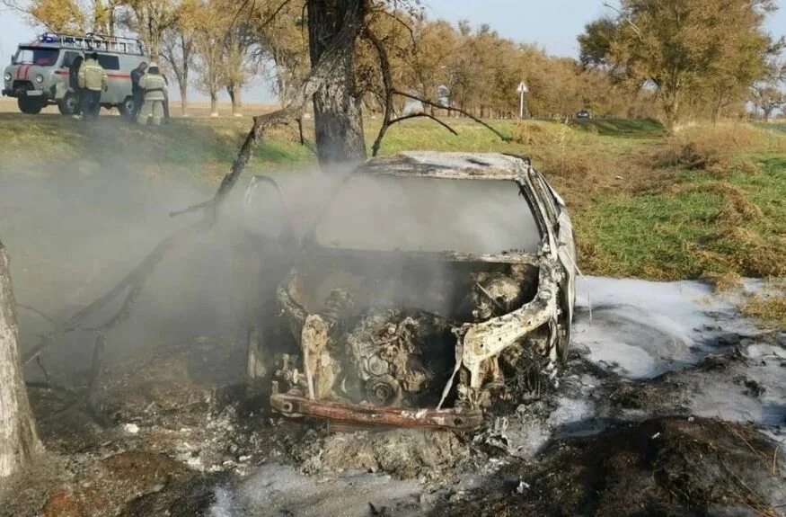 Авария в Ставропольском крае. ДТП Ставропольский край. Джип сгорел после обстрела.