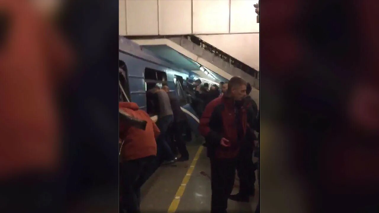 03 04 2017. Теракт 2017 метро петербург. взрыв в метрополитене санкт-петербурга 2017. теракт в питерском метро 2017. теракт в петербургском метрополитене 3 апреля 2017.