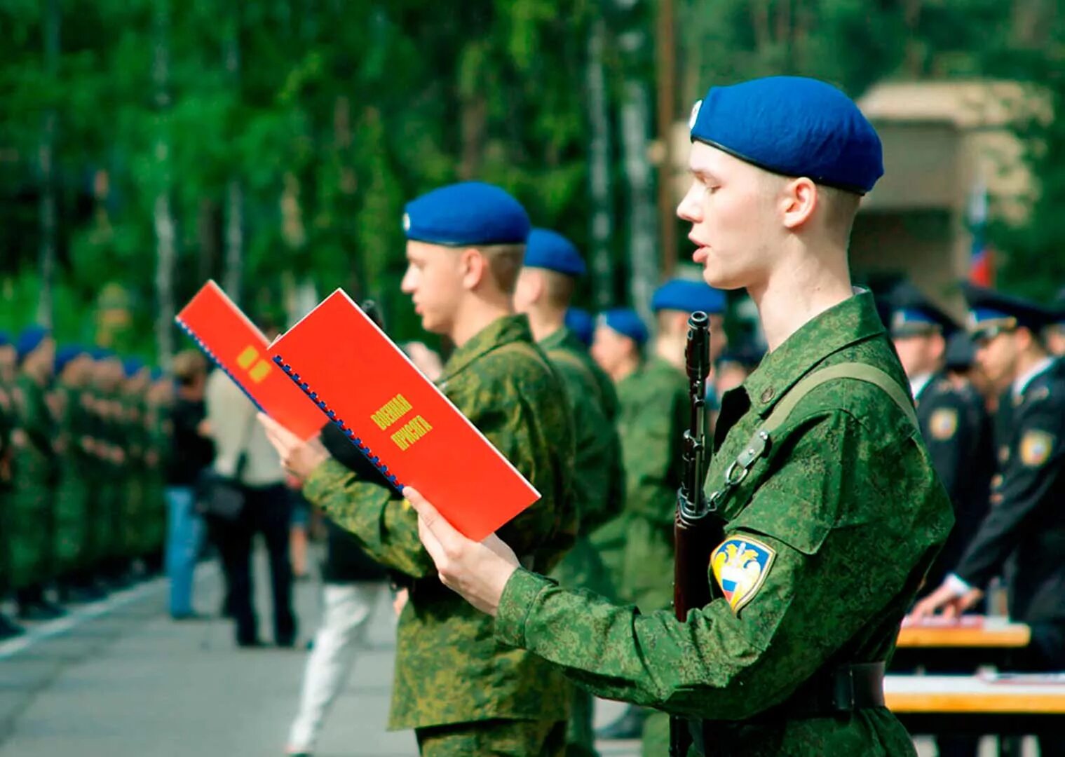 солдат армии рф срочники. призыв в армию. призывники россии. срочная служба в армии. солдаты срочники.