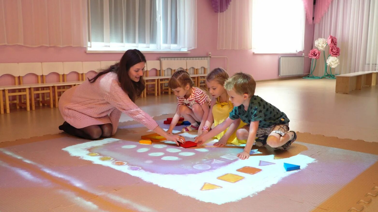 Интерактивный пол магнум. Интерактивный пол для детского сада. Интерактивный пол в доу. Напольные игры для детей. Сенсорный пол для детского сада.