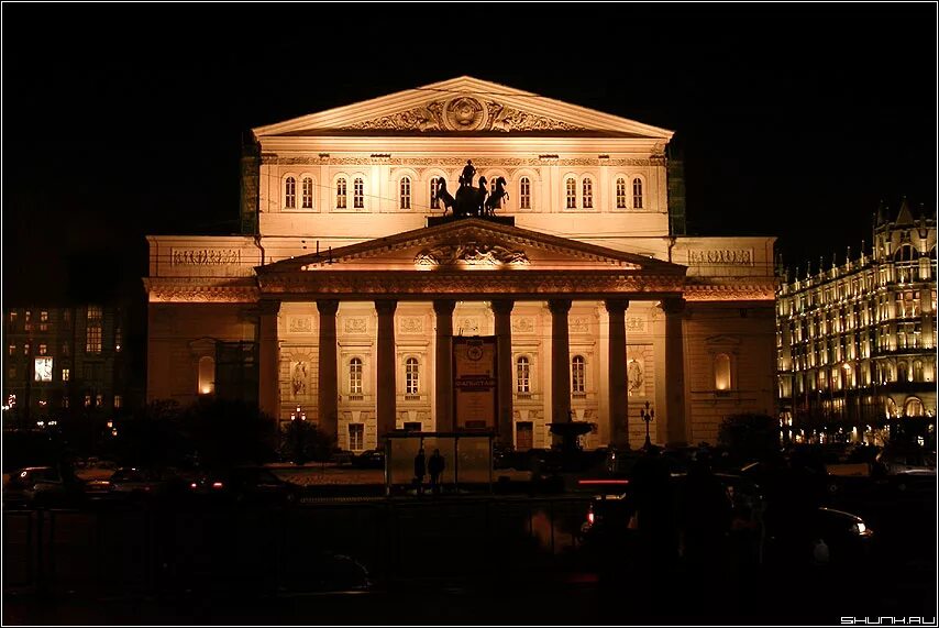 Theatre evening. Ночная Москва большой театр. Вечерний театр. Большой театр вечером. Большой театр в Москве вечером.