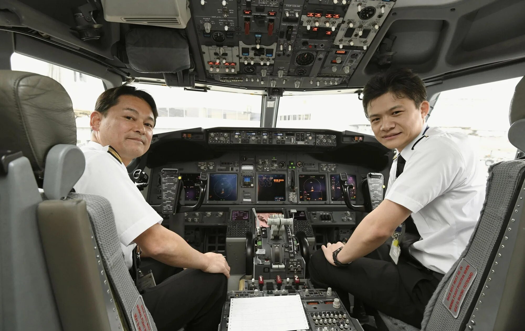 Пилот высшего класса. Самолет japan airlines. сократус пилот. японские пассажирские самолеты. пилот пассажирского самолета.