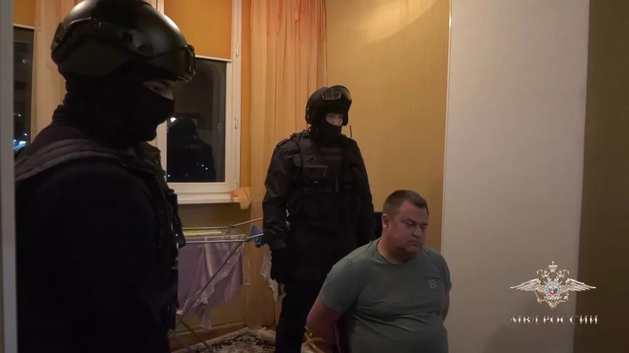 Задержание подозреваемого оперативником. Вооруженное ограбление. Быков задержания анатолий последние. Задержание бизнесмена в краснодаре. Задержание бизнесмена.