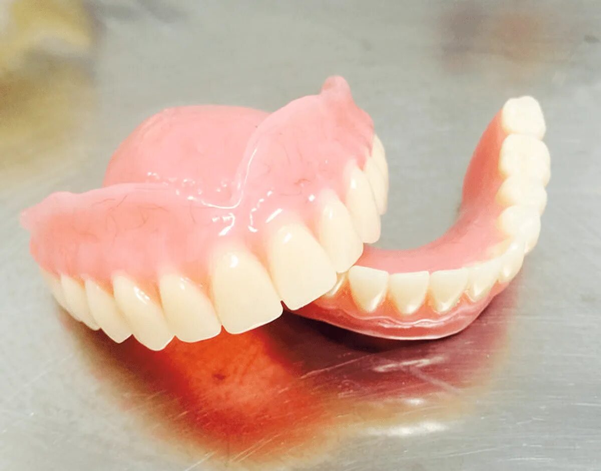 Зубные протезы нового поколения цена. Полносъемные протезы ортопедическая стоматология. Полный съемный акриловый протез. Зубные протезы съемные. Съёмные протезы зубов.