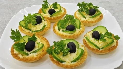 Тарталетки с огурцом и сыром