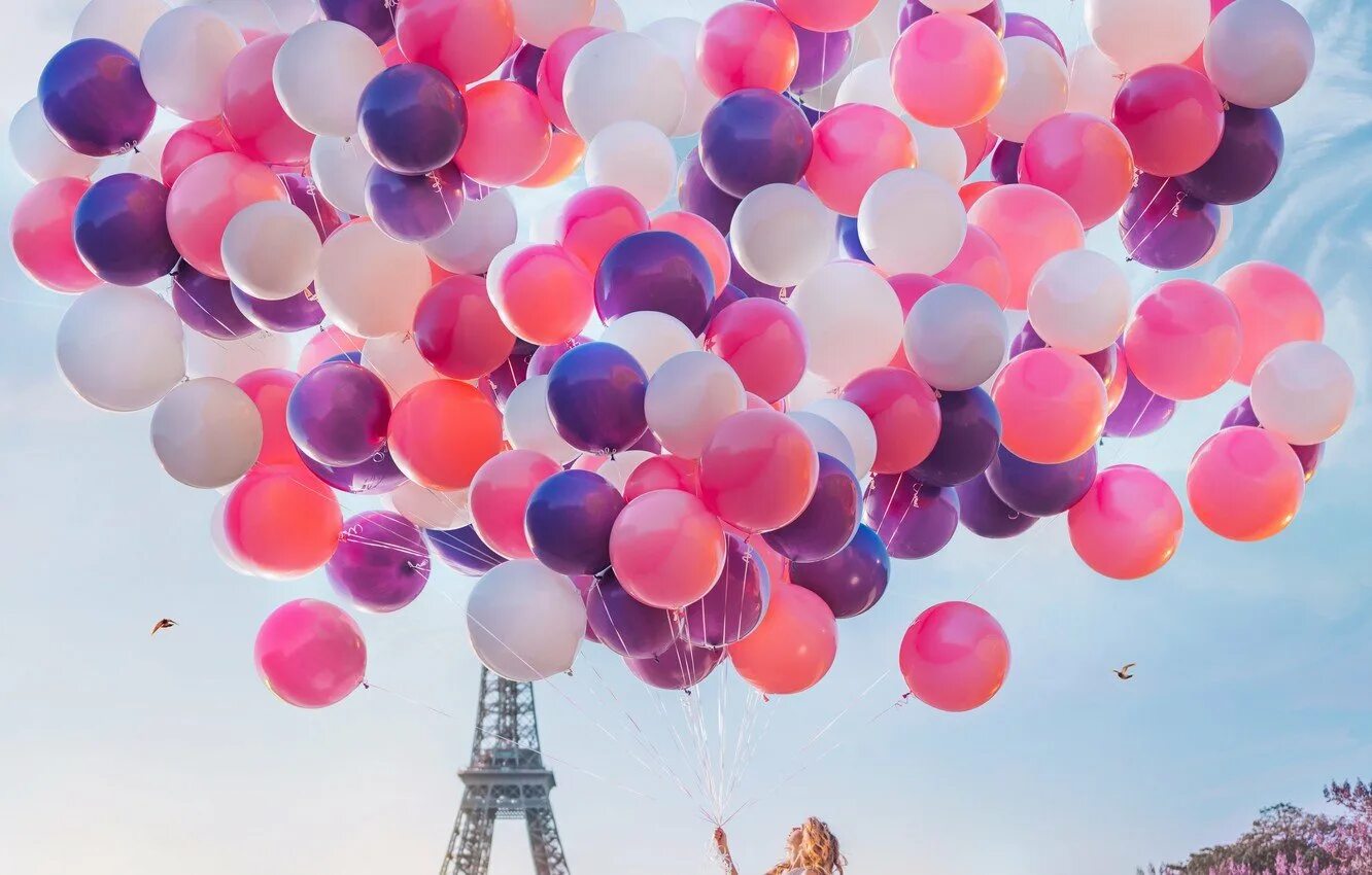 С днем рождения девушке с шарами. Воздушные шары. Воздушные шарики в небе. Красивые шарики. Воздушные шары в розовом небе.