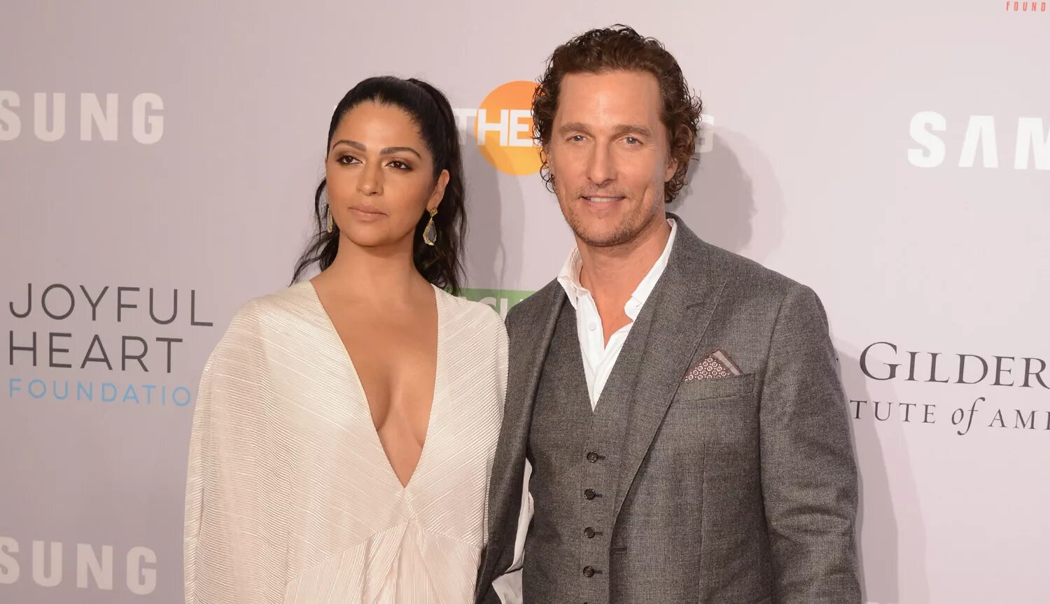 Жена метью макконахи. Мэттью макконахи и его жена. Мэттью макконахи и его жена. Жена метью макконахи. Жена метью макконахи.