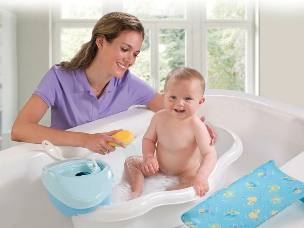 Детская ванна babydam bd415007 синий. Дочка ванна. Ребенок в пене. Мама моет ребенка. Мама купает ребенка в ванне.