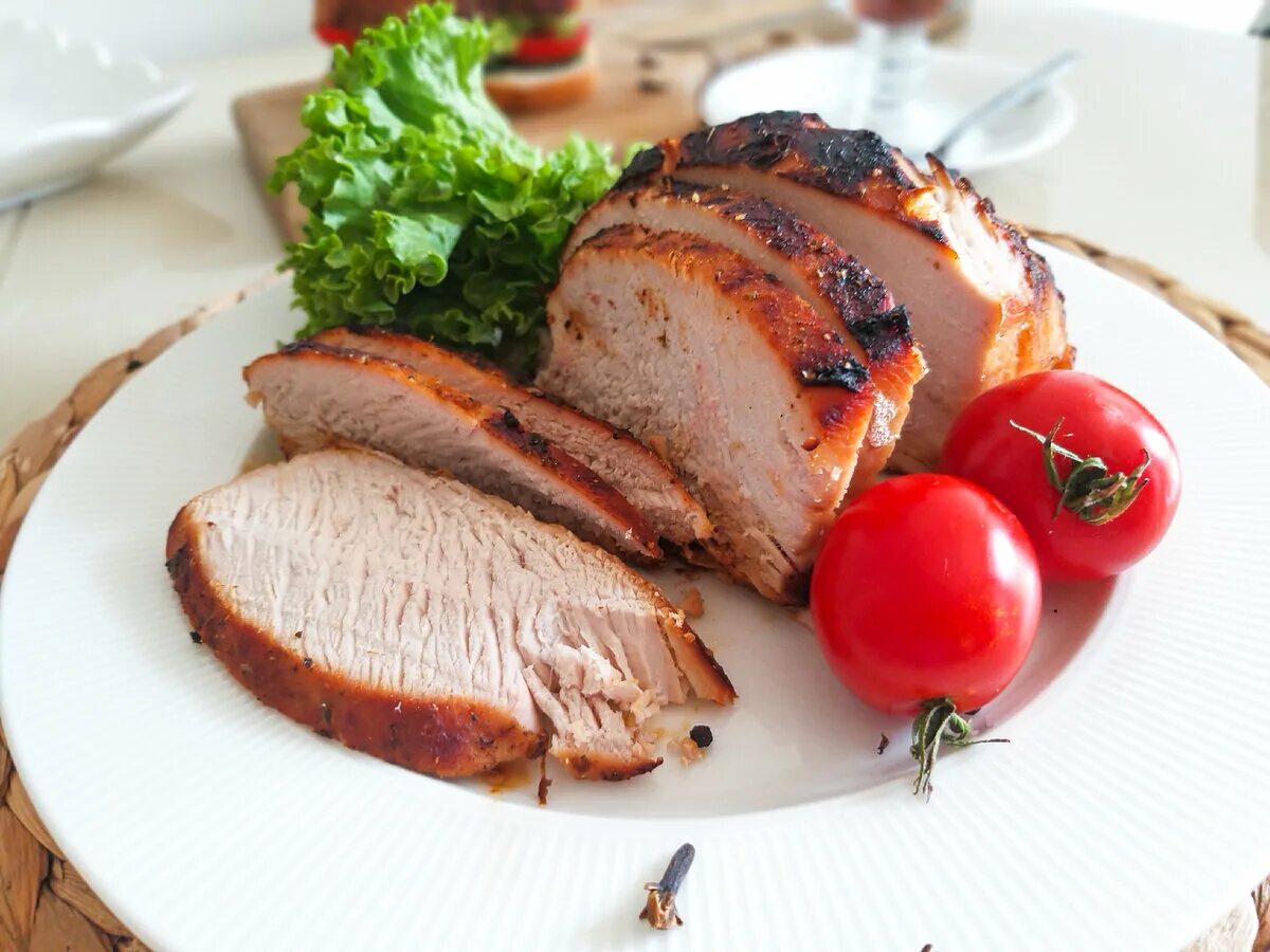 Грудка индейки. Индейка запеченная. Феде индейки в духовке. Грудка индейки запеченная. Как сделать грудку индейки сочной.