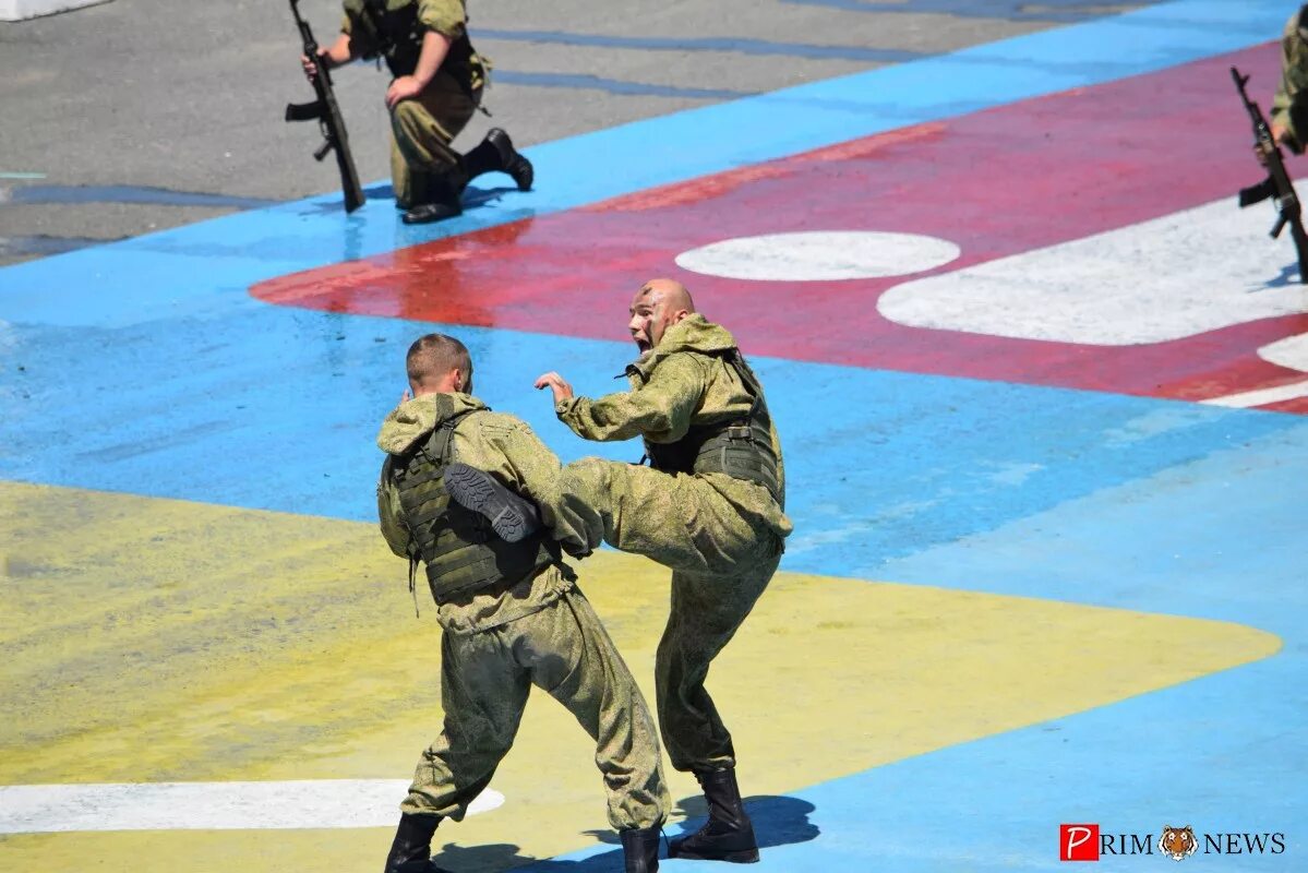 морпех рф рукопашный бой. бой морпех рукопашный. рукопашный бой спецназа морской пехоты россии. рукопашный бой спецназа морской пехоты россии. морпех в бою.