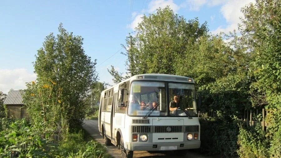 Дачный автобус. Автобус на дачу. Деревенский автобус. Маршрутный автобус.