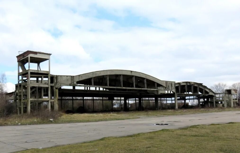 аэродром нойтиф. немецкий аэродром нойтиф на балтийской косе. балтийская коса аэропорт нойтиф. заброшенный аэродром нойтиф.