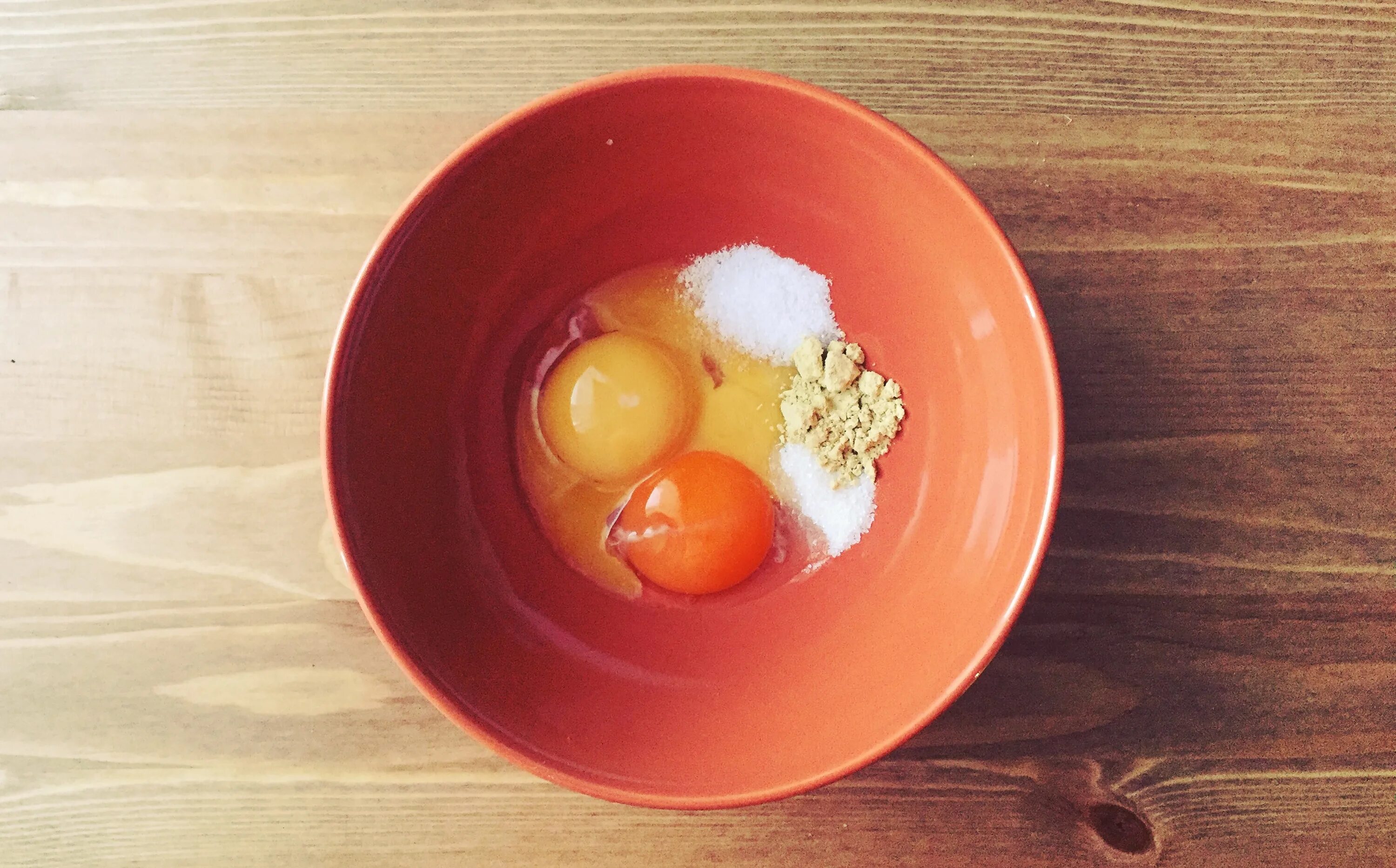 В эту краску иногда добавляют желток. Цвет желтка. Отделить желток от белка. Как можно похудеть на желтках. Темпера на яичном желтке.