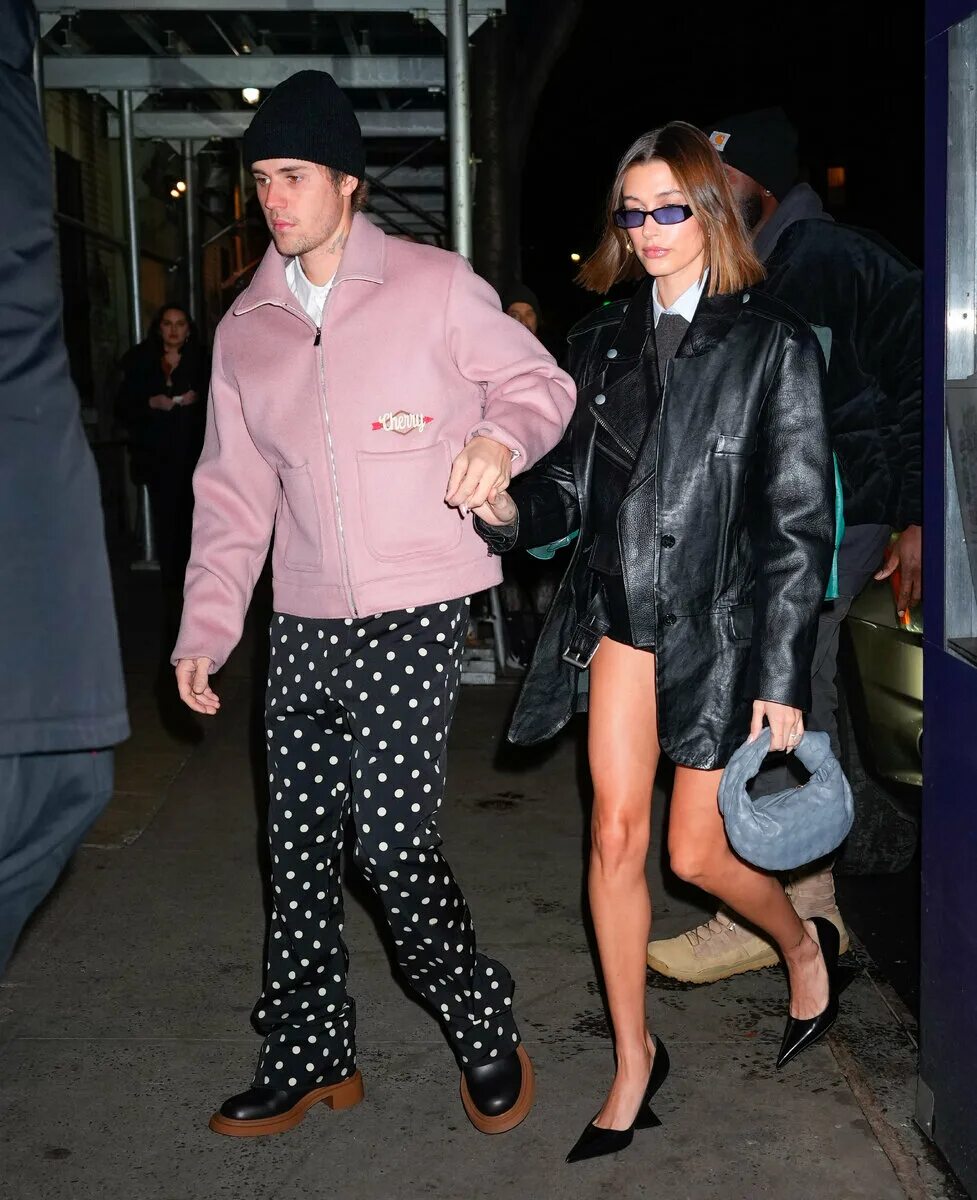 Justin bieber and hailey bieber. Обложки джастина и хейли. Джастин бибер и хейли последние новости. Justin bieber 2021. Джастин бибер и хейли последние новости.