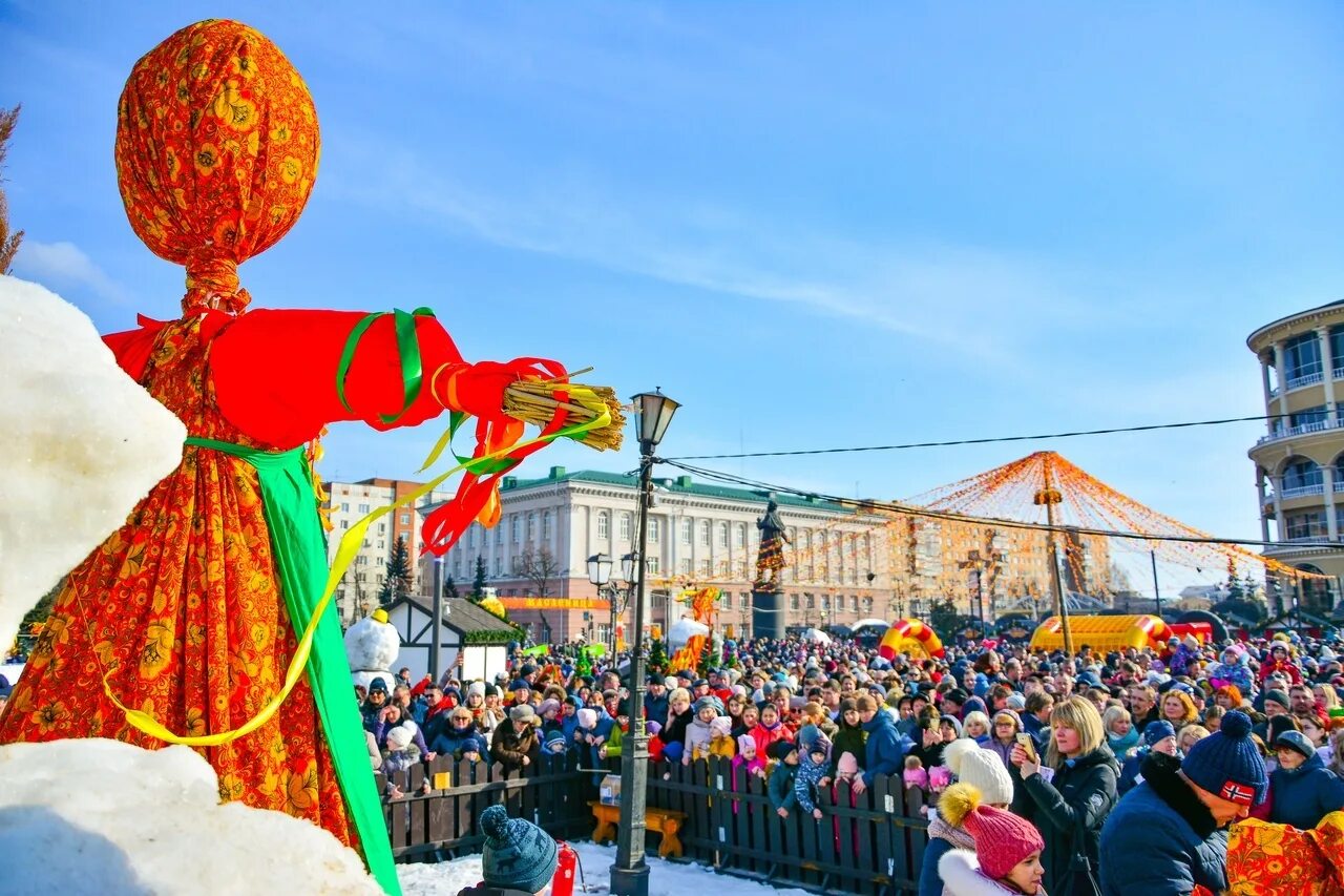 Масленица в порошино киров. Праздники в Курске Масленица. Праздник Масленица на площади. Украшение территории на Масленицу. Празднование Масленицы Курск.