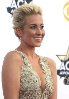32 Hottest Kellie Pickler Bikini Pictures Are Show Her Sexy Feet Legs Look ...