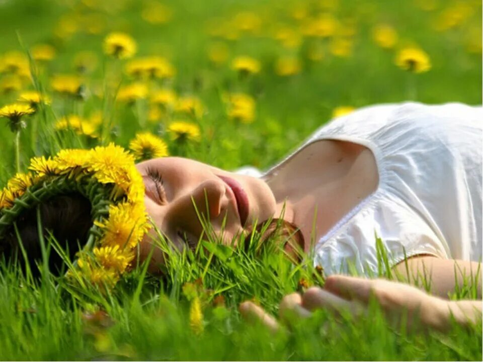 Цитаты про лето короткие. Лето жара. Девушка лето. Летнее мысли. Лето радость счастье.