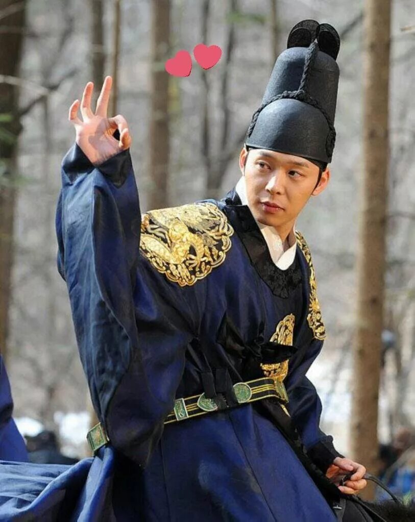 Ли сон принц чосона. Принц с чердака. Принц с чердака с Ючоном. Ханбок Чун Гук. Корейский принц.